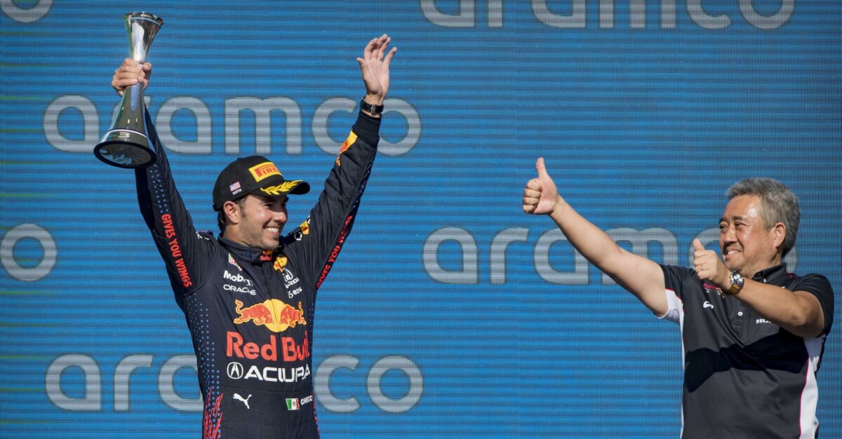 Esto opina Checo Pérez de su equipo en Red Bull