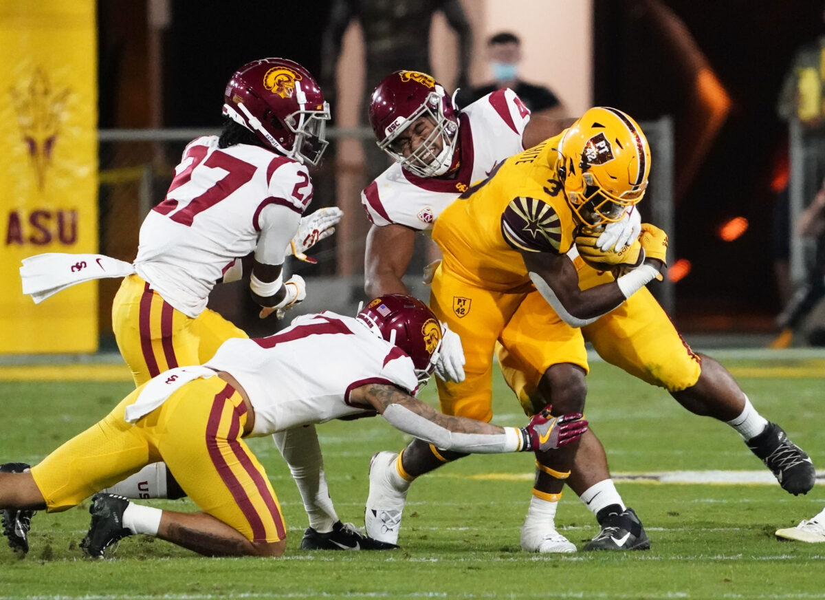 Tuli Tuipulotu is the rock star of the USC defense