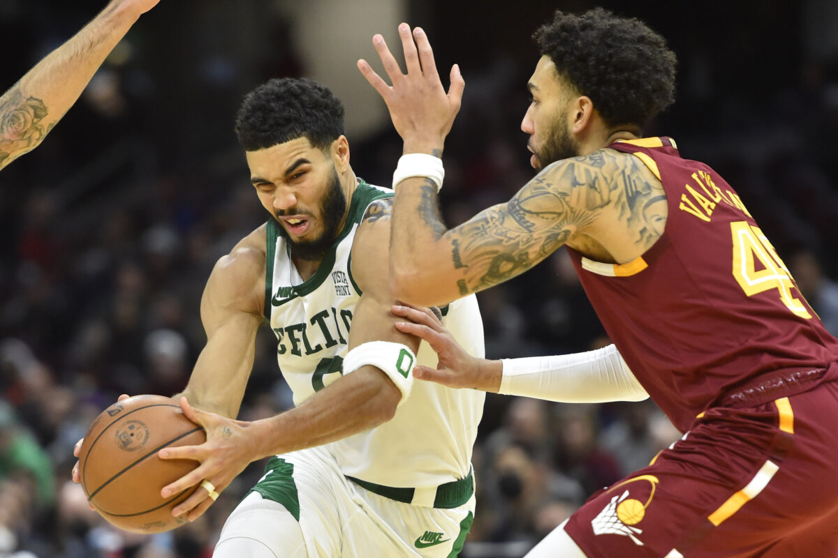Denzel Valentine reportedly signs Exhibit 10 training camp deal with Boston Celtics