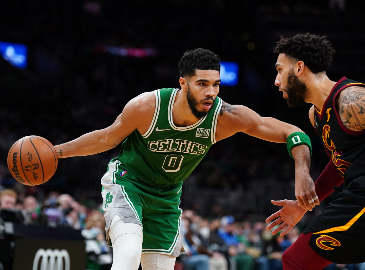 Boston Celtics reportedly sign former No. 16 pick Denzel Valentine to camp deal