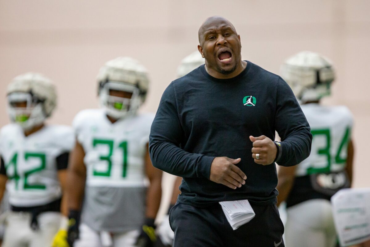 ‘Effort don’t take talent;’ Coach Carlos Locklyn brings physical mentality to Oregon RB room