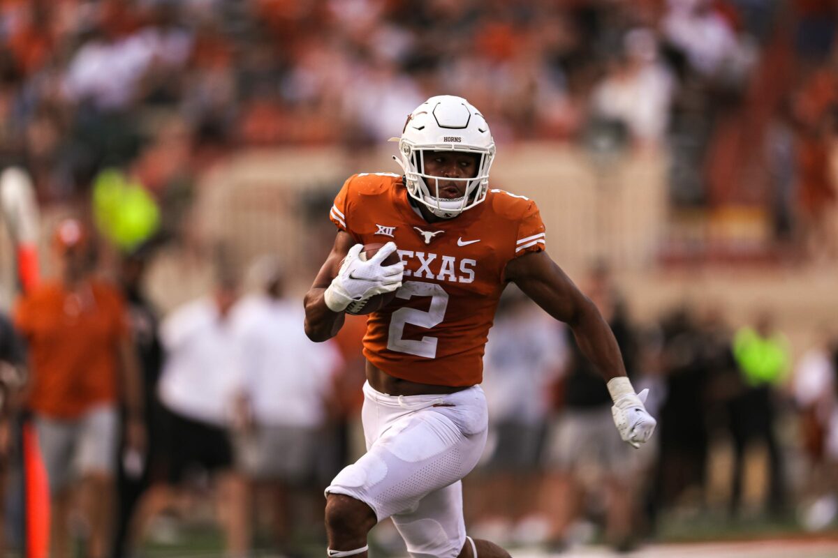 Four Longhorns have injury scares in first scrimmage