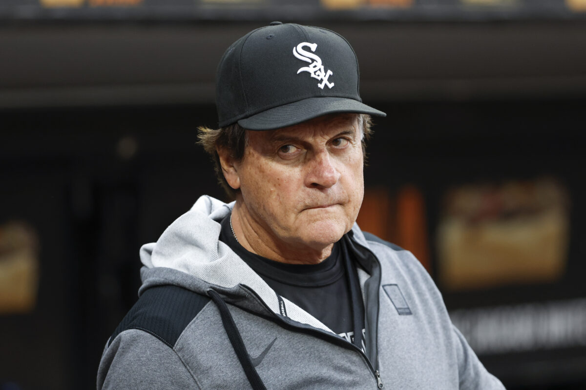 MLB fans crushed Tony La Russa after he inexplicably called for yet another intentional walk on a 1-2 count