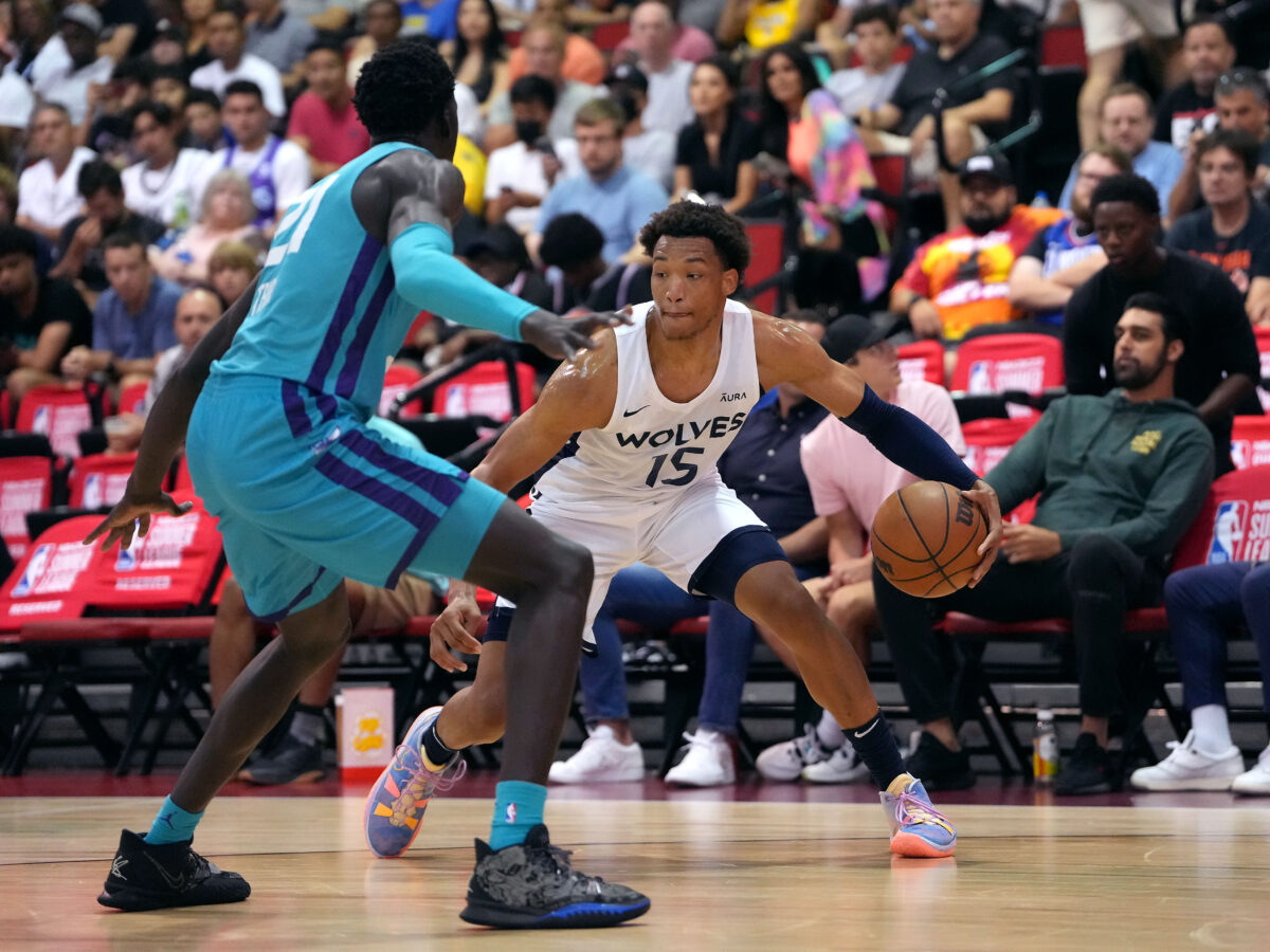 Wendell Moore crossed a guy out of the gym in Twin Cities Pro-Am