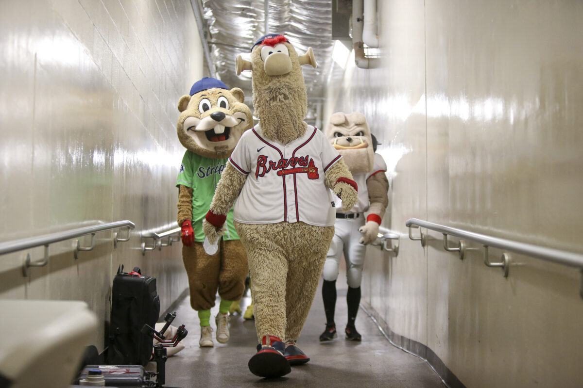Braves’ mascot Blooper showed no mercy, stiff-armed kids during football game