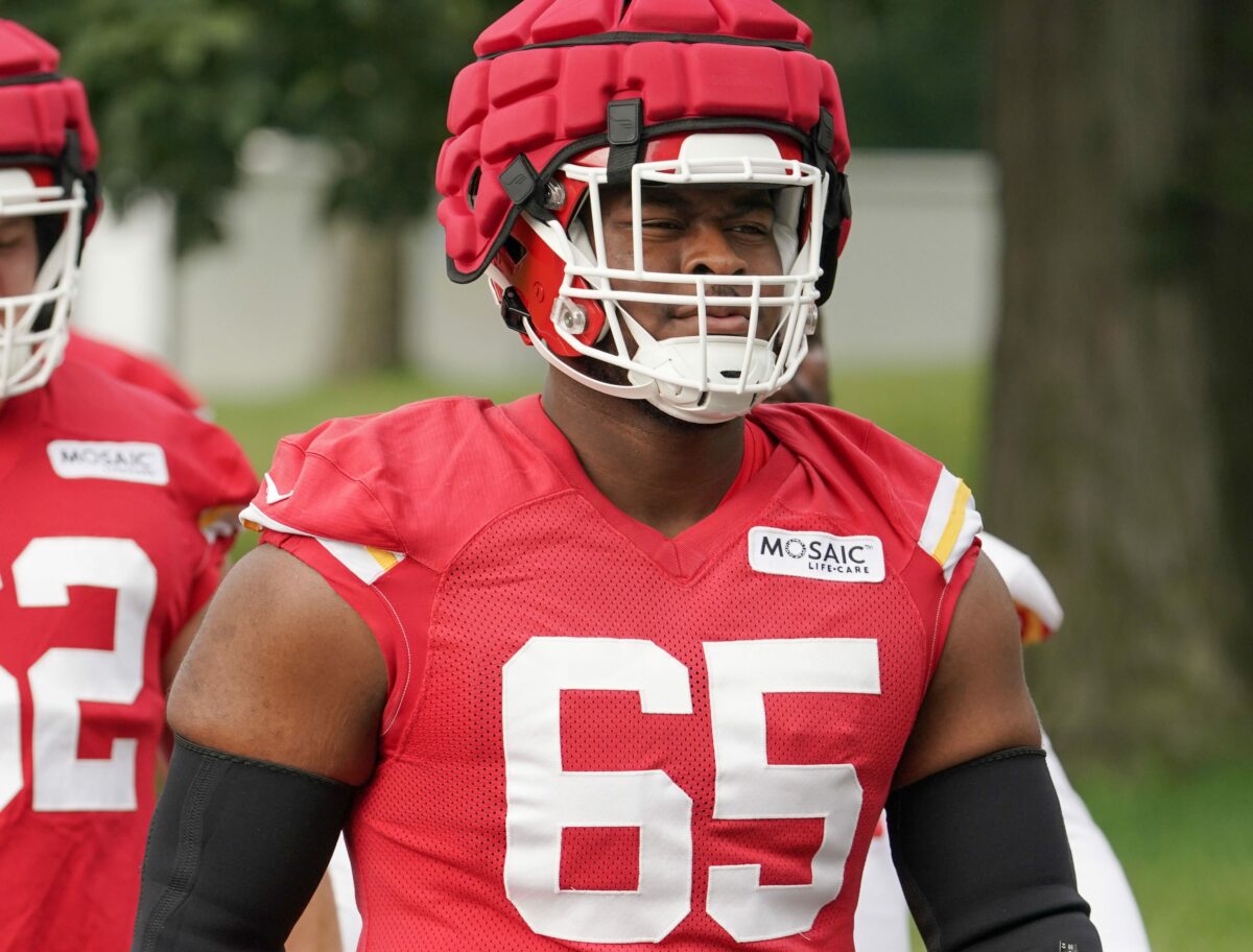 Chiefs DT Tershawn Wharton admires tenacity, toughness of offensive line counterparts