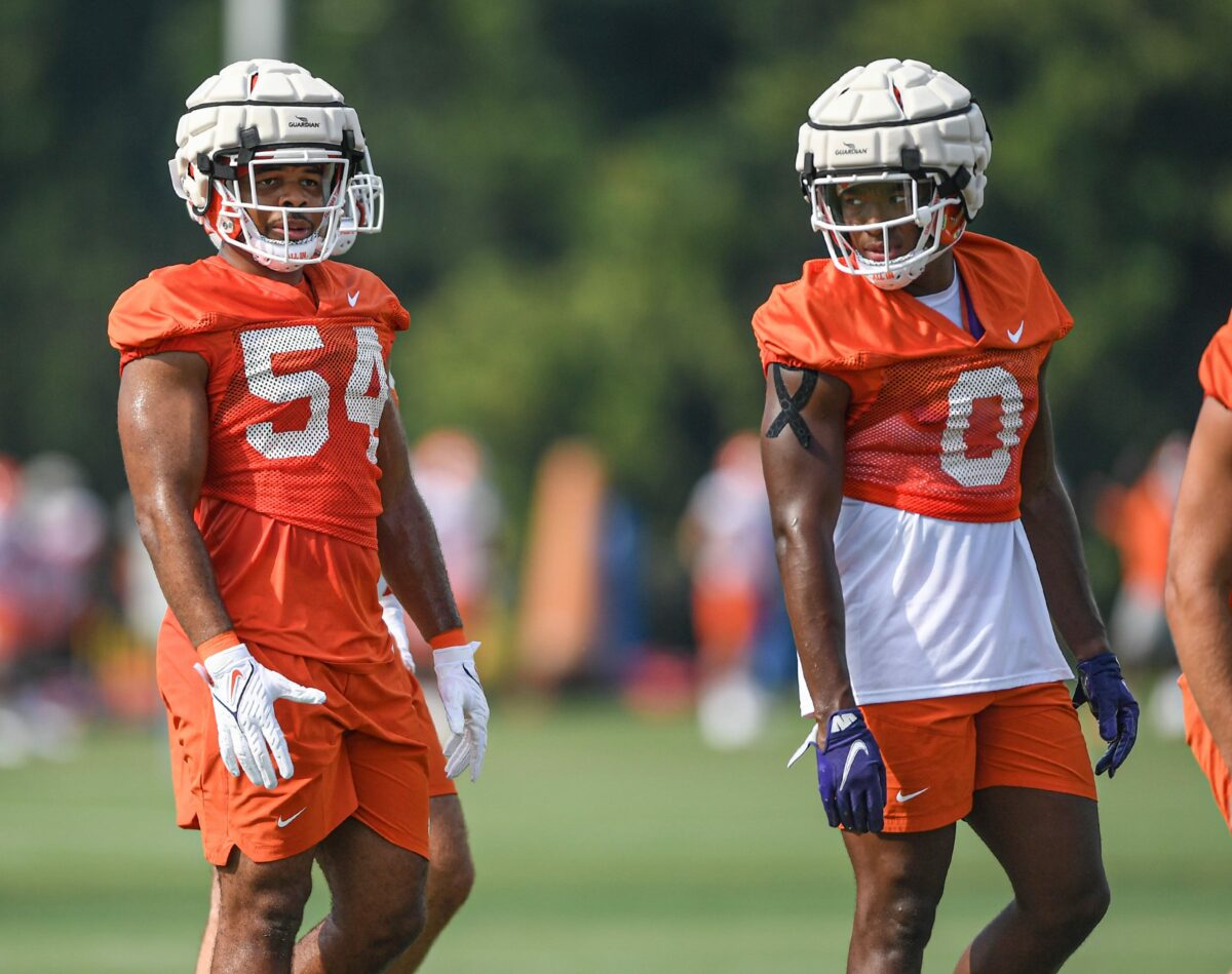Clemson linebackers ‘striving to be students of the game’ like Skalski and Spector