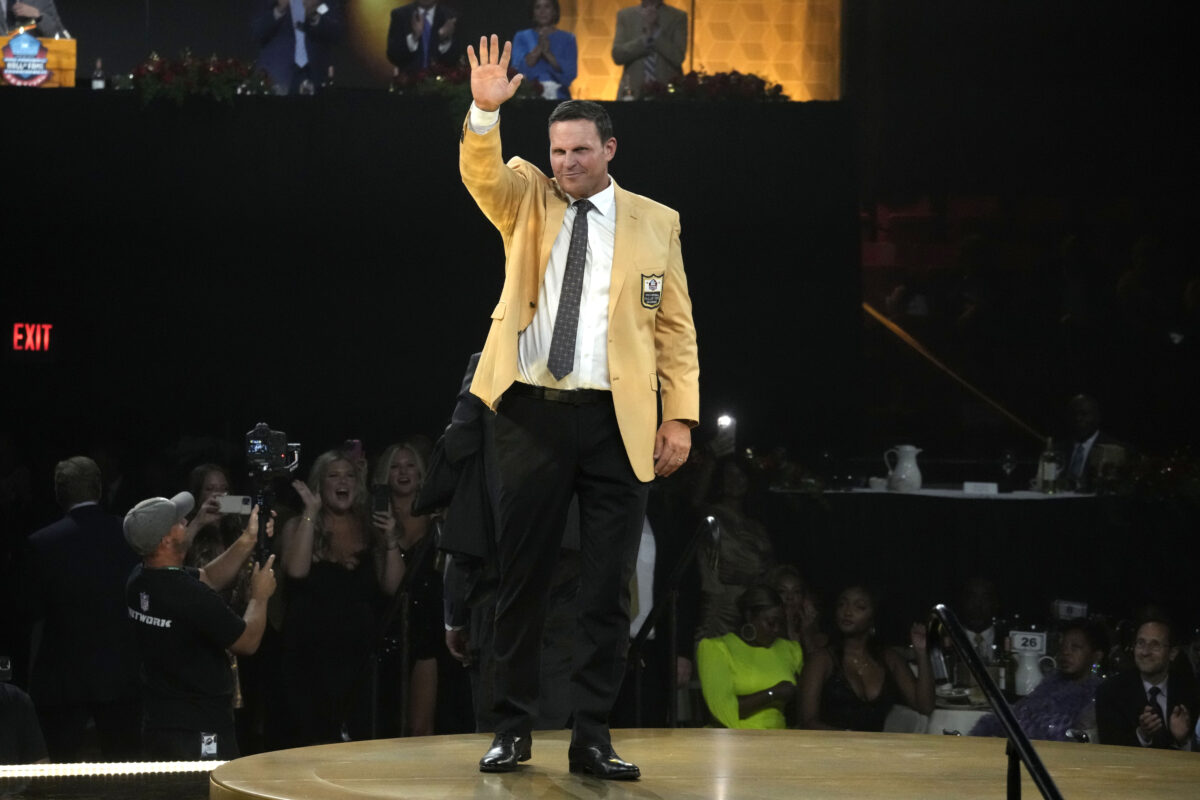 Watch: Former Jags LT Tony Boselli receives his Hall of Fame jacket