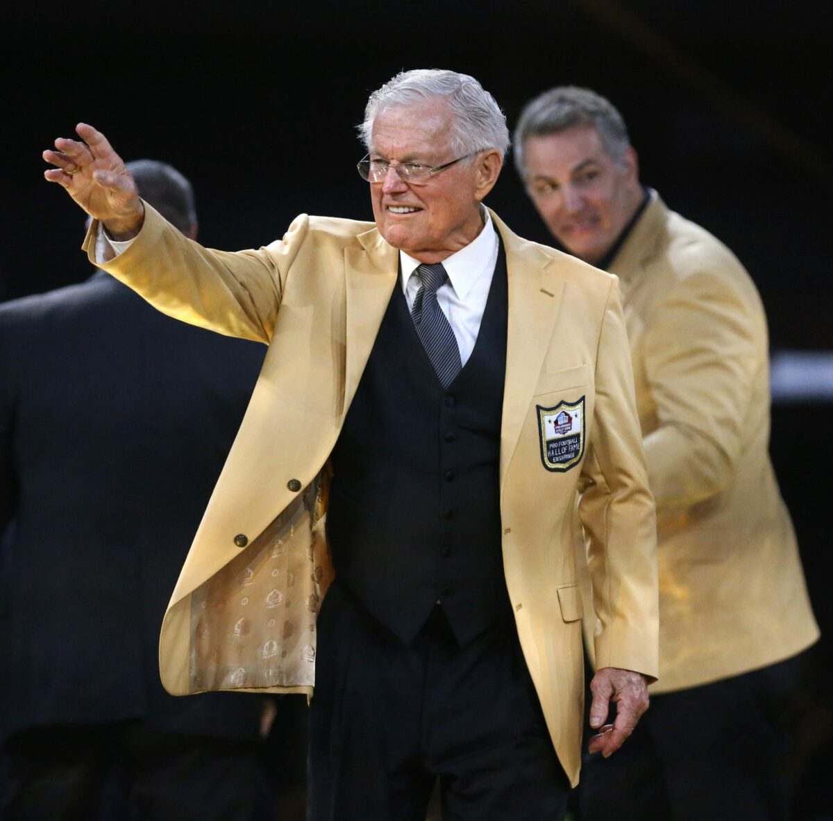 Watch: Former Eagles head coach Dick Vermeil receives his gold Hall of Fame jacket