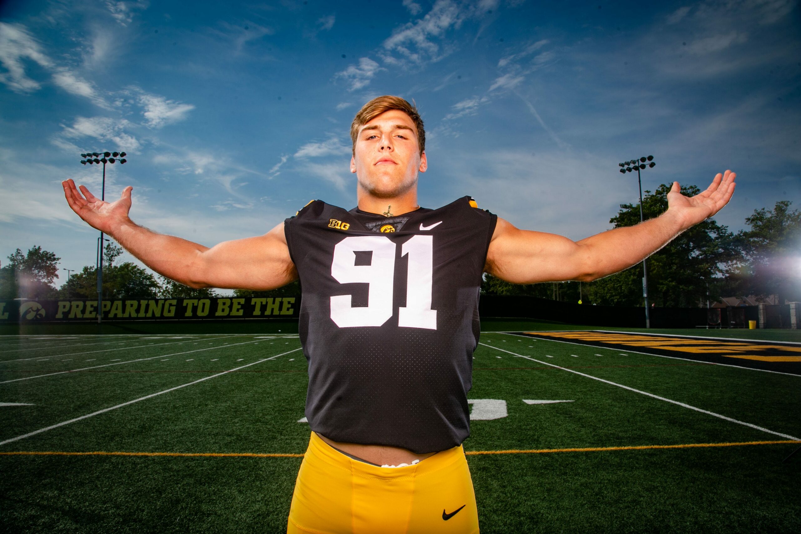 Iowa Hawkeyes’ Lukas Van Ness appears to answer positional question in interview