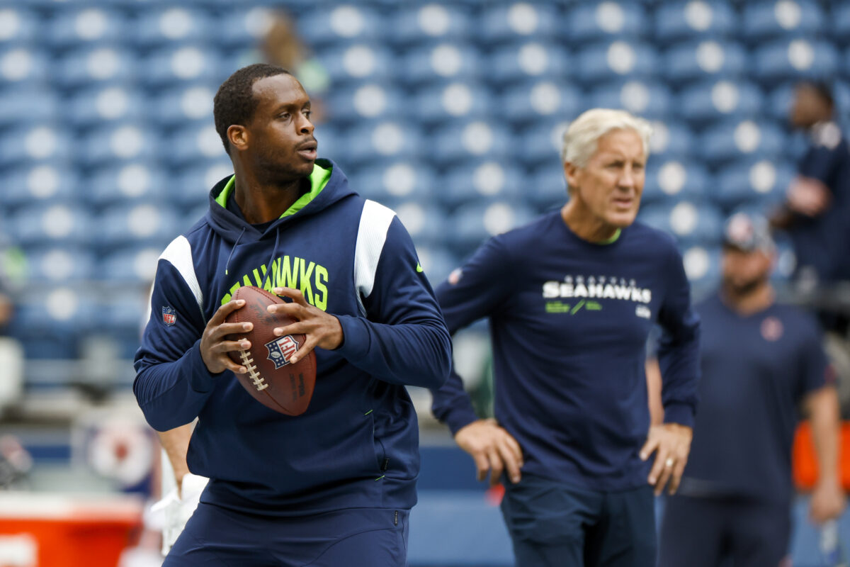Seahawks QB Geno Smith ‘banged his knee’ vs. Bears but could have returned