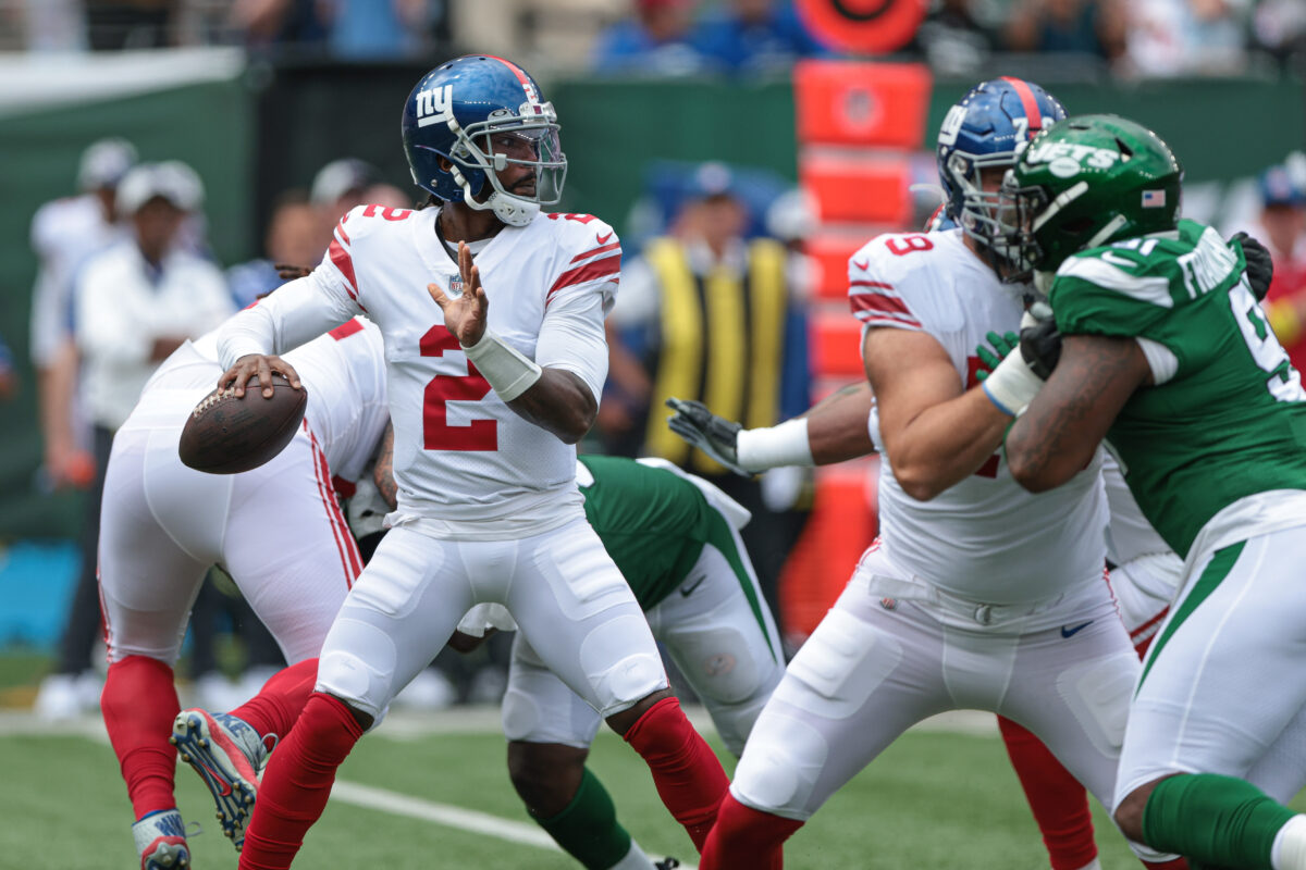 Giants’ Tyrod Taylor carted to locker room after taking big hit