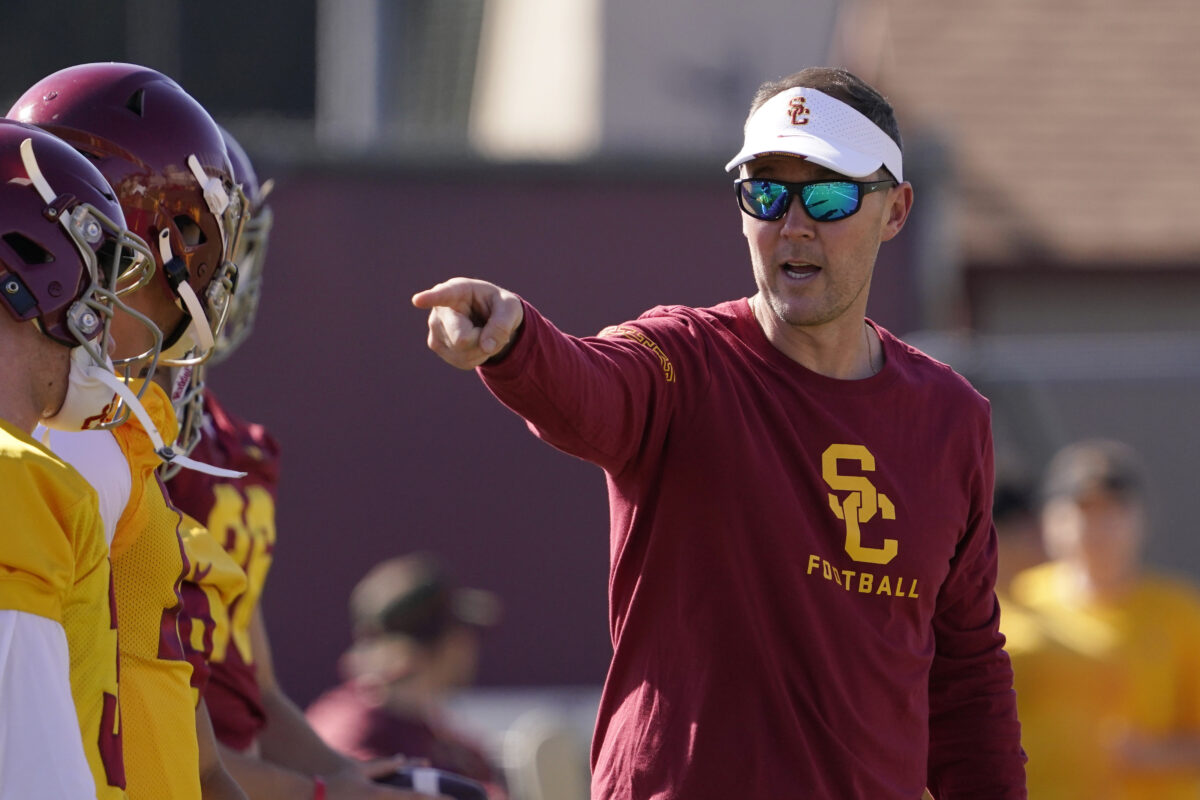 USC football opens at No. 15 in USA TODAY Sports AFCA Coaches Poll