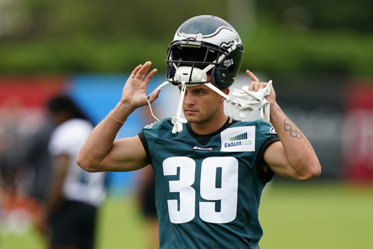 Watch: Eagles QB Reid Sinnett connects with WR Devon Allen for a 55-yard TD pass vs. Browns