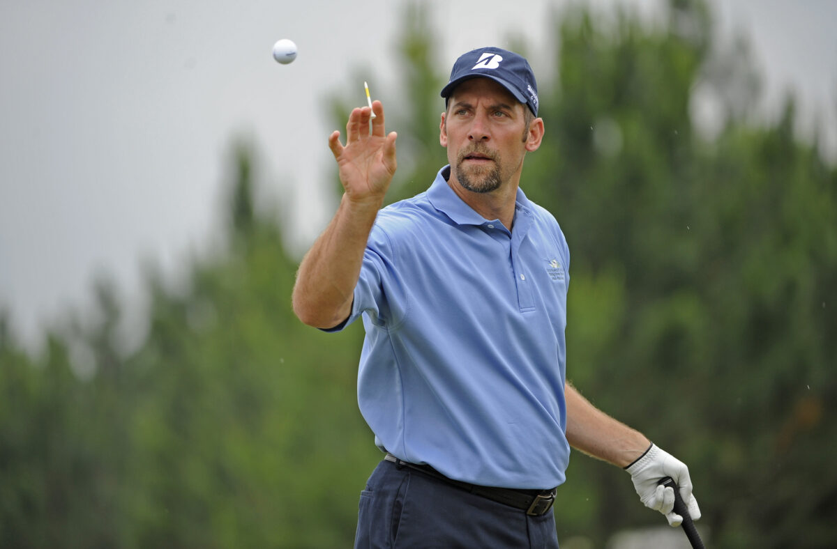 Golf fanatic John Smoltz shares that he lost his father just hours before Field of Dreams Game broadcast