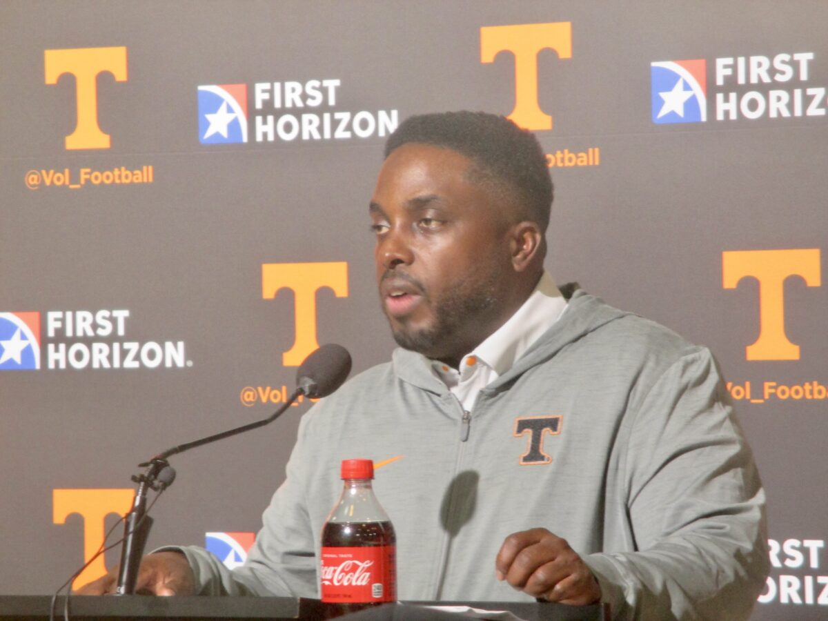 Tim Banks discusses excitement with Vols’ defense ahead of 2022 season