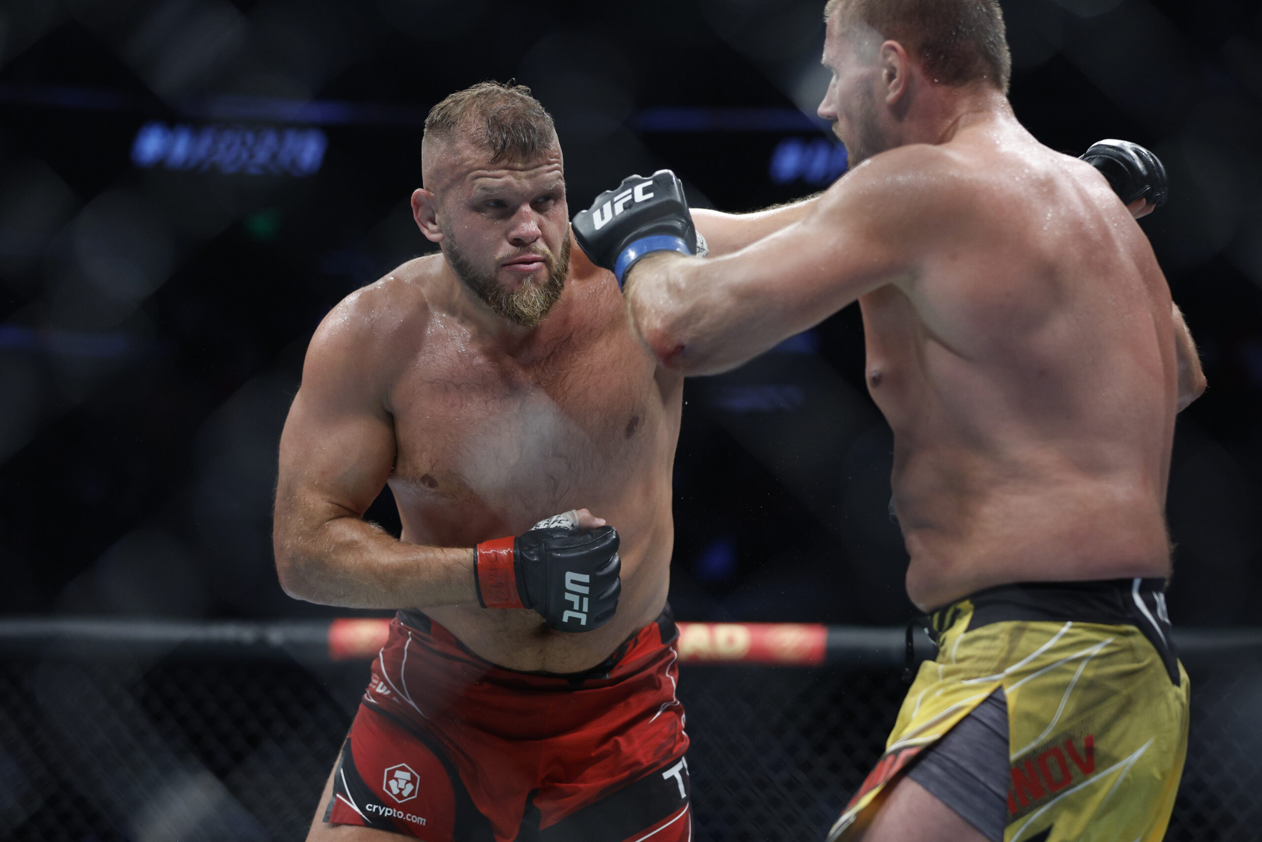 Marcin Tybura def. Alexandr Romanov at UFC 278: Best photos