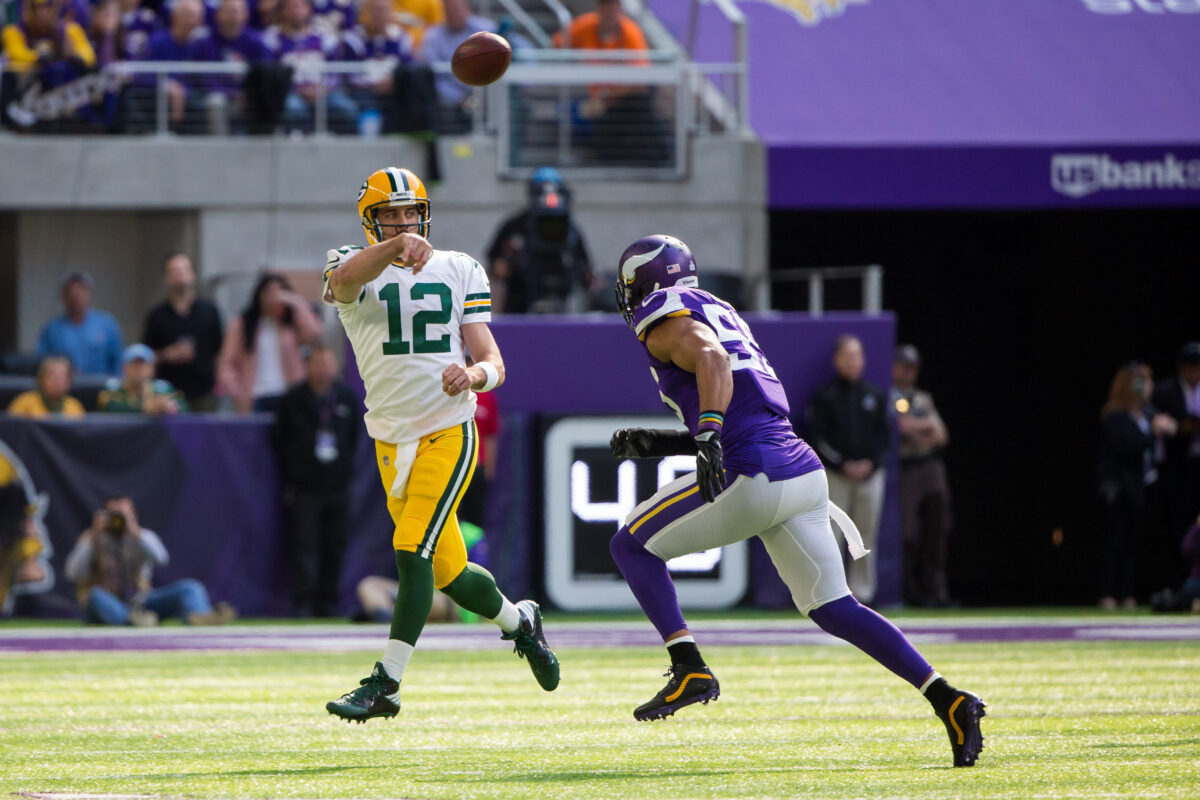 Vikings feature hit injuring Aaron Rodgers in Anthony Barr tribute video