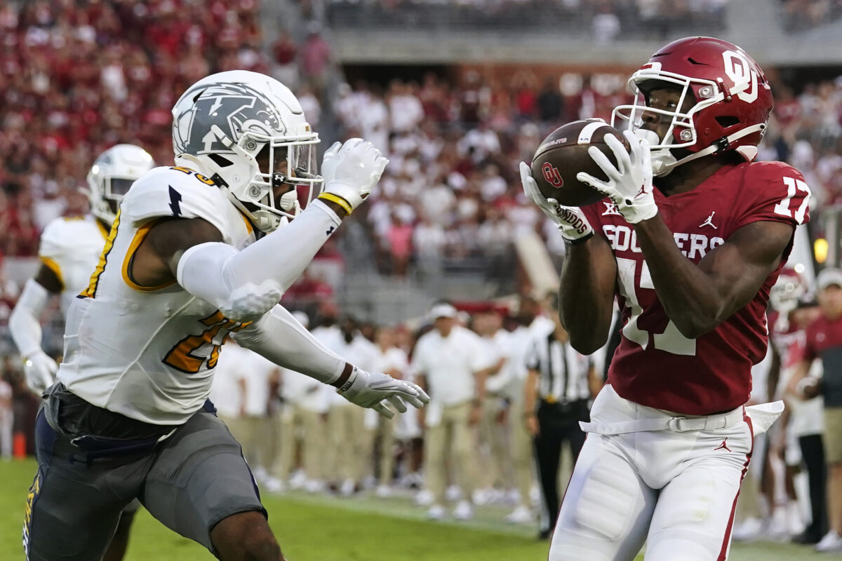 Oklahoma Sooners use big 3rd quarter to beat Kent State 33-3