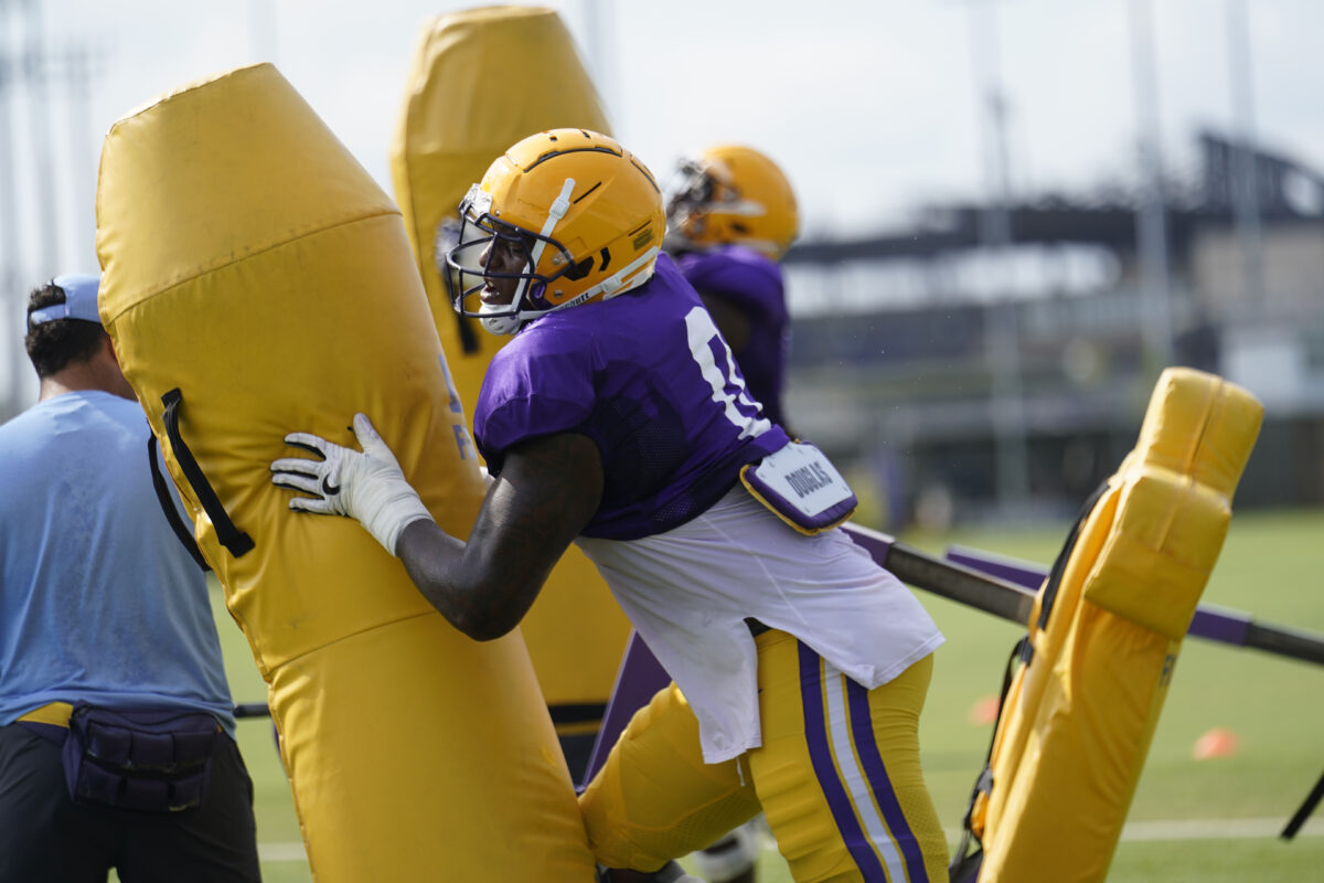 Injured LSU defensive tackle Maason Smith undergoes surgery to repair torn ACL