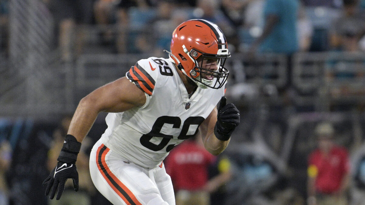 Browns place DE Chase Winovich, TE Jesse James on IR