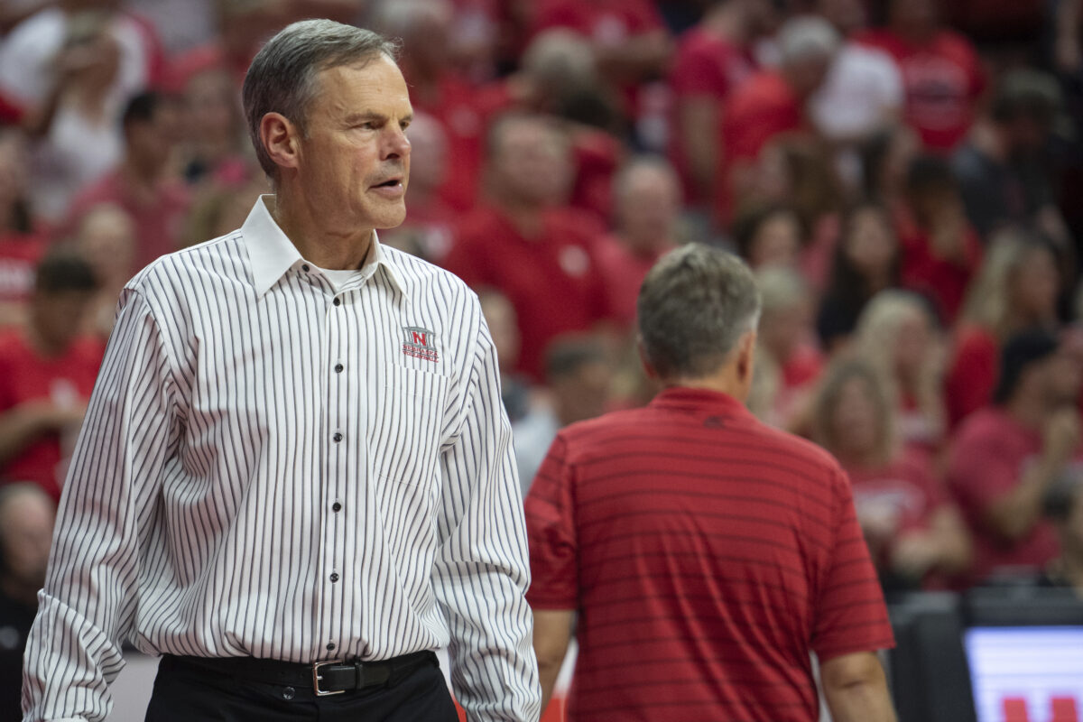 Husker Head Volleyball Coach Wins 800th Games