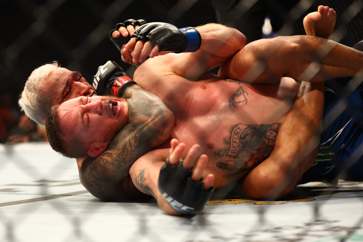 UFC free fight: Charles Oliveira drops, chokes out Justin Gaethje in Round 1
