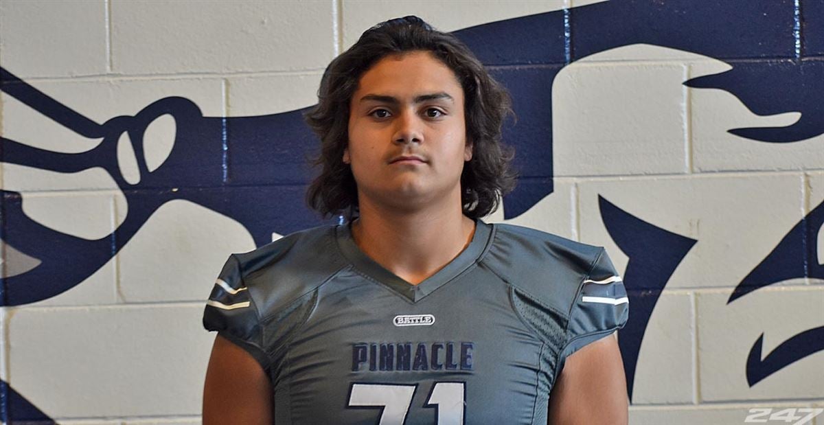 A 6-foot-7, 4-star OL is back on the market after decommitting from Notre Dame