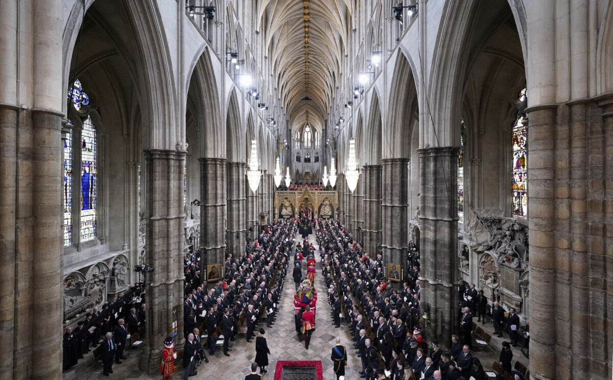 12 solemn photos from Queen Elizabeth II’s funeral