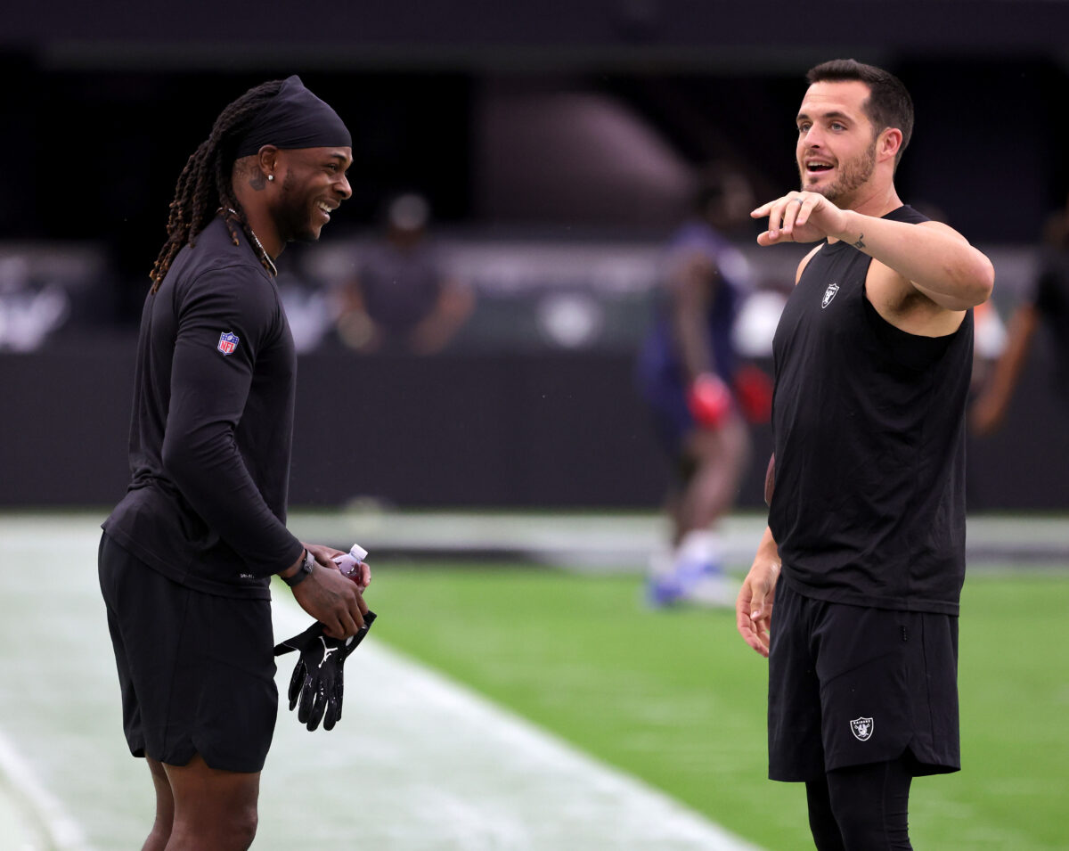 Derek Carr reveals he texted Davante Adams the day after the Packers lost a playoff game for some ‘egregious’ recruitment