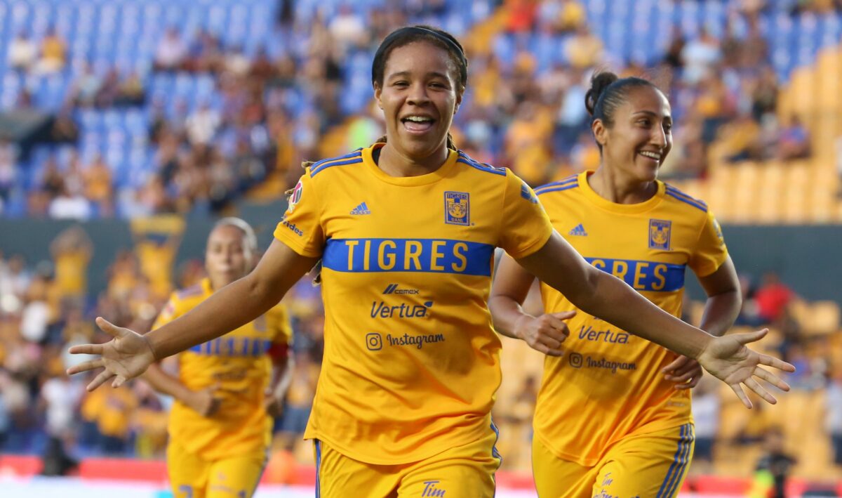 Mia Fishel scored a banger from deep in another Tigres Femenil win