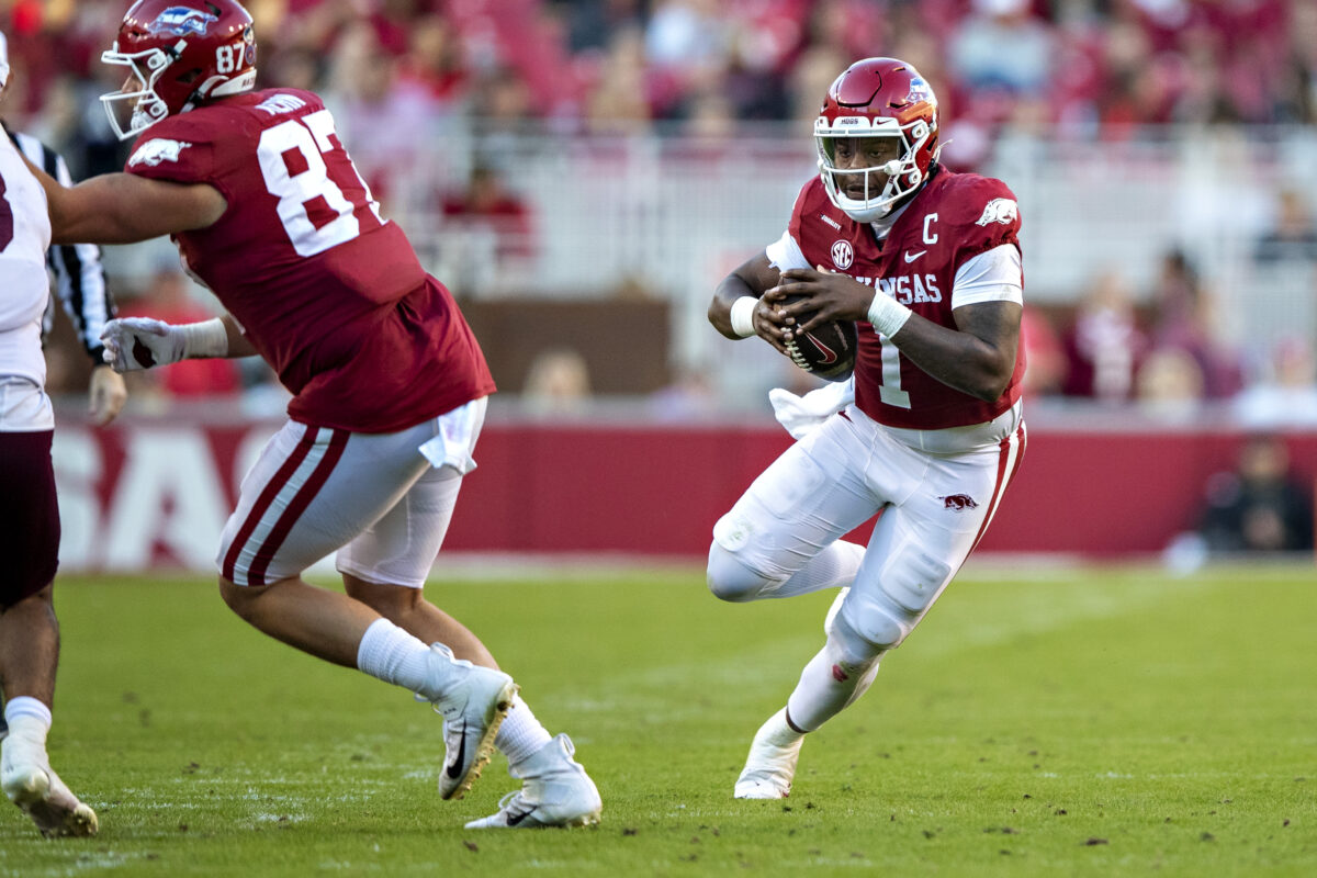 KJ Jefferson’s touchdown puts Arkansas on board first against Cincinnati