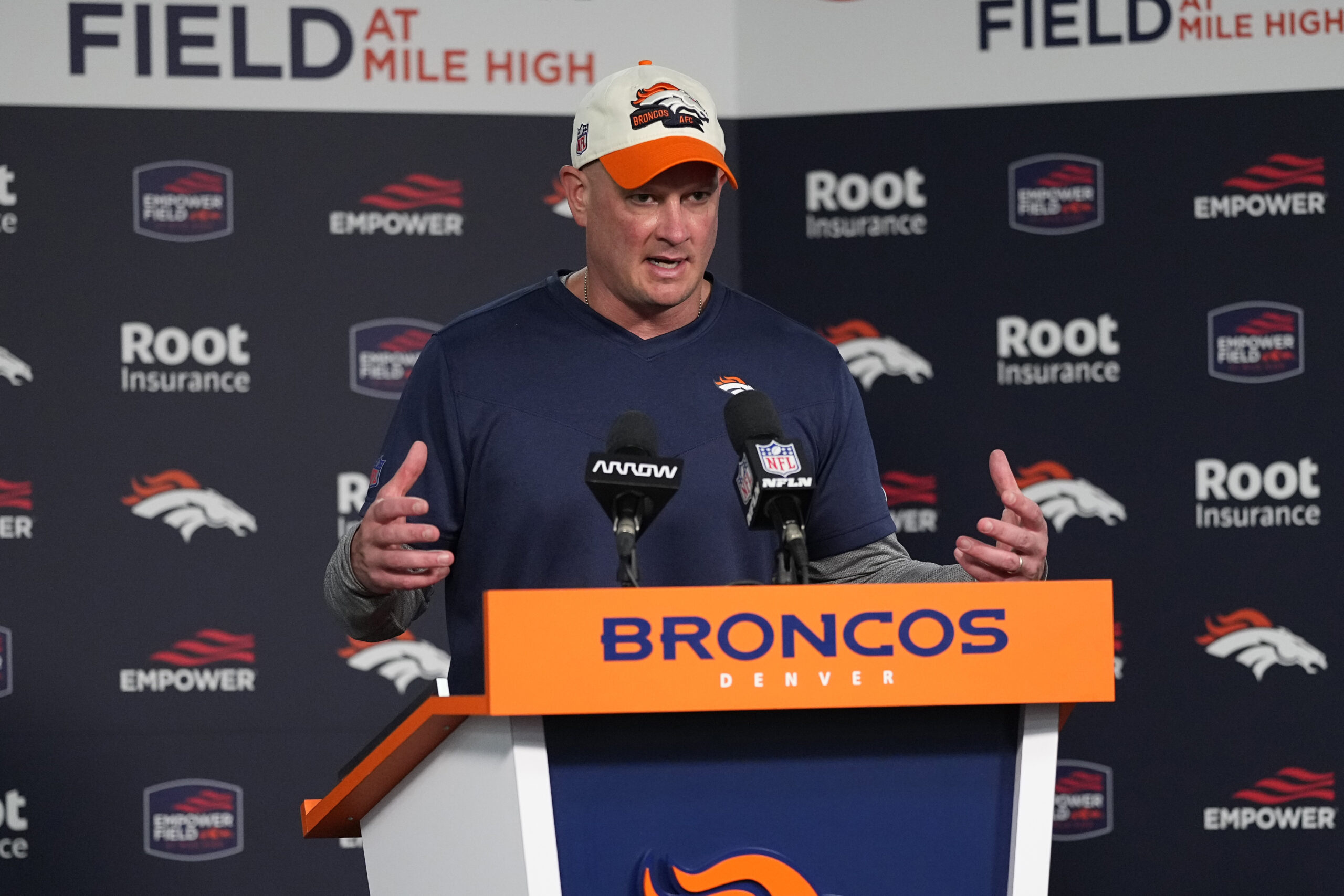 Broncos coach Nathaniel Hackett will continue calling plays