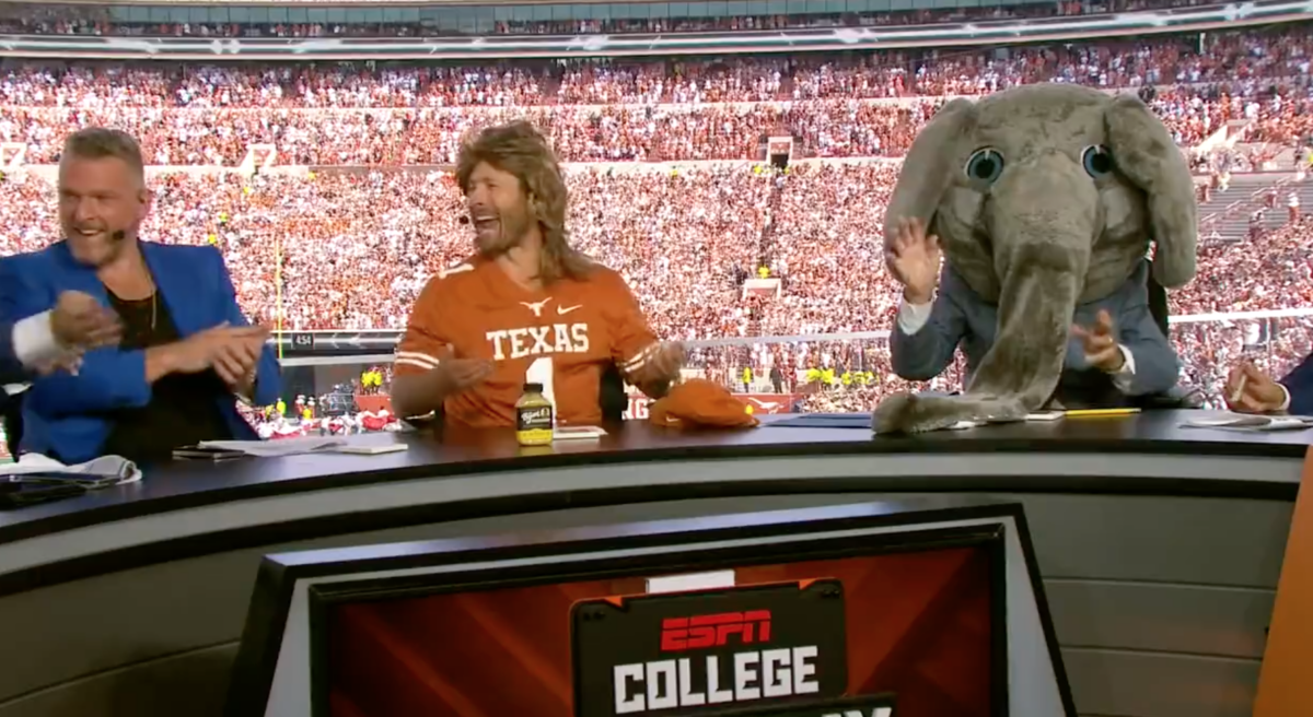 Lee Corso takes the heavy favorite in picking Alabama over Texas on College GameDay