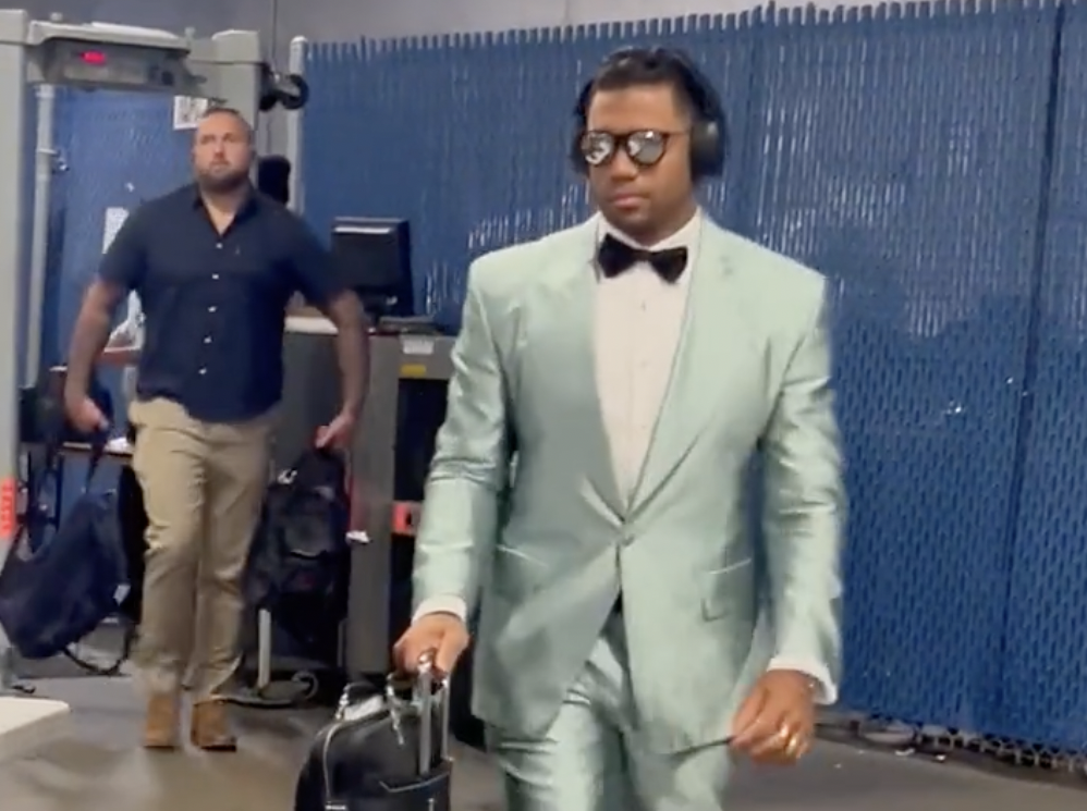 Broncos’ QB Russell Wilson donned a slick cool mint suit and bowtie in return to Seattle