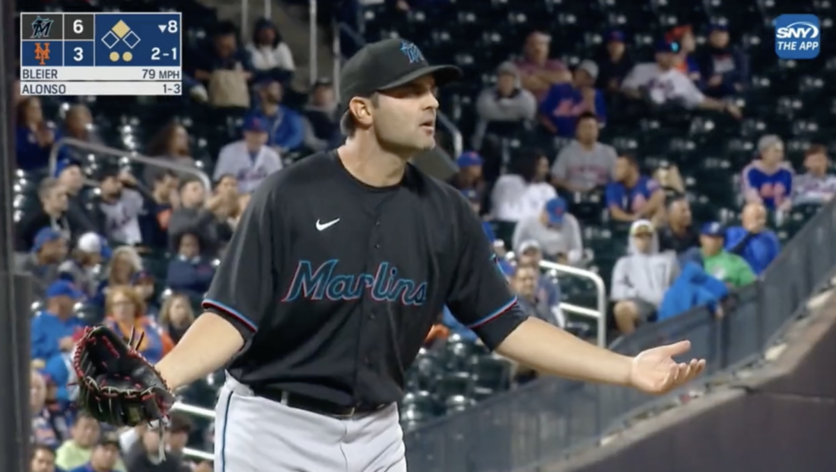 Umpire called 3 balks in one at-bat on Marlins’ Richard Bleier and MLB fans were stunned