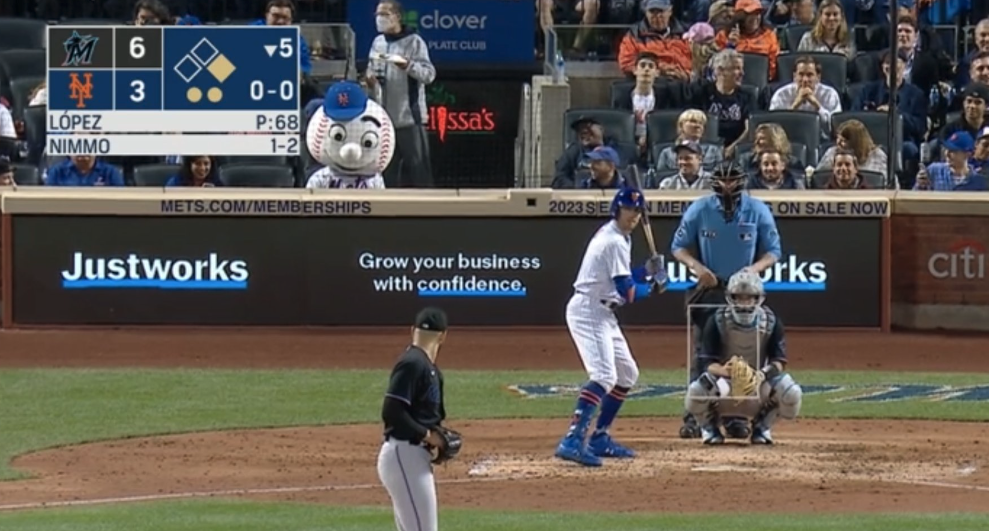 Mr. Met hilariously stole the seat of one of the ‘Smile’ marketeers behind home plate