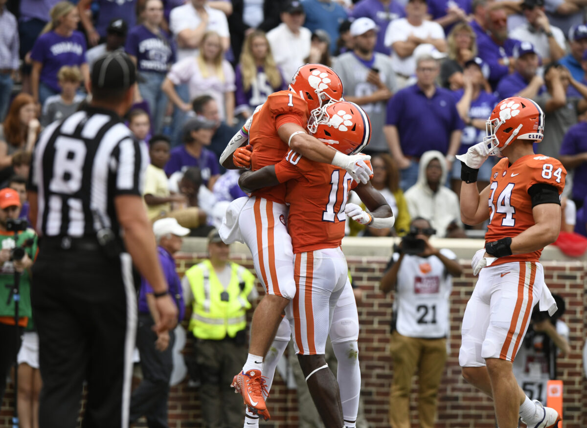 Clemson’s fast start leads to halftime lead