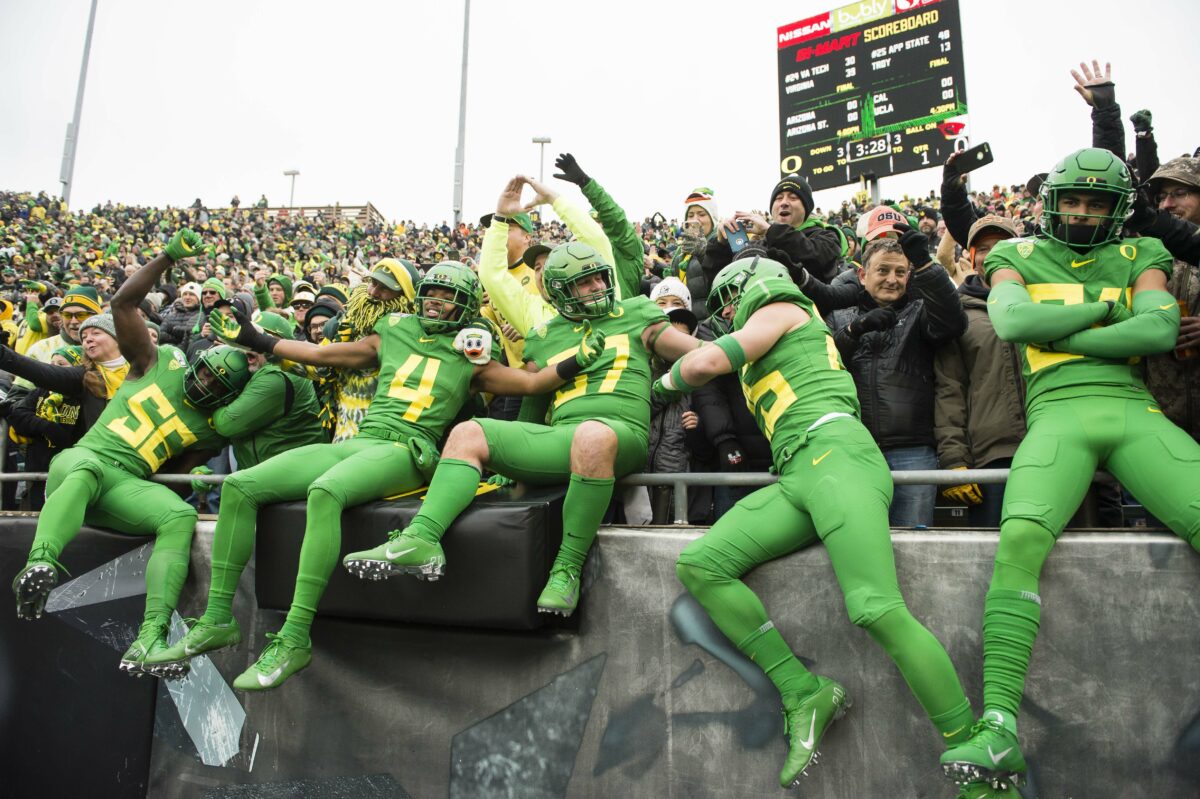 With top-25 showdown on deck, Autzen Stadium’s heart needs to be on full display