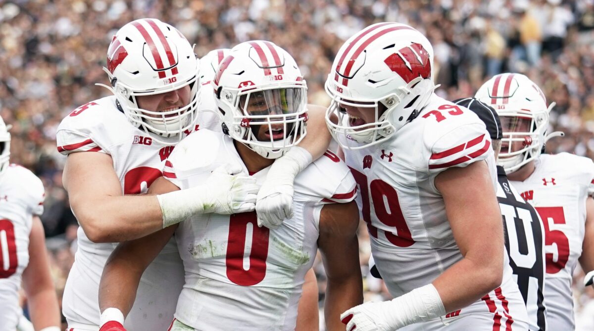Left side, Strong side: Wisconsin’s Offensive Line Showing Improvement in Pass-Pro