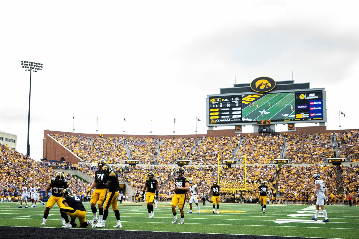 ‘It’s the best stadium in college football right now’: Kinnick Stadium sports fangs early in 2022