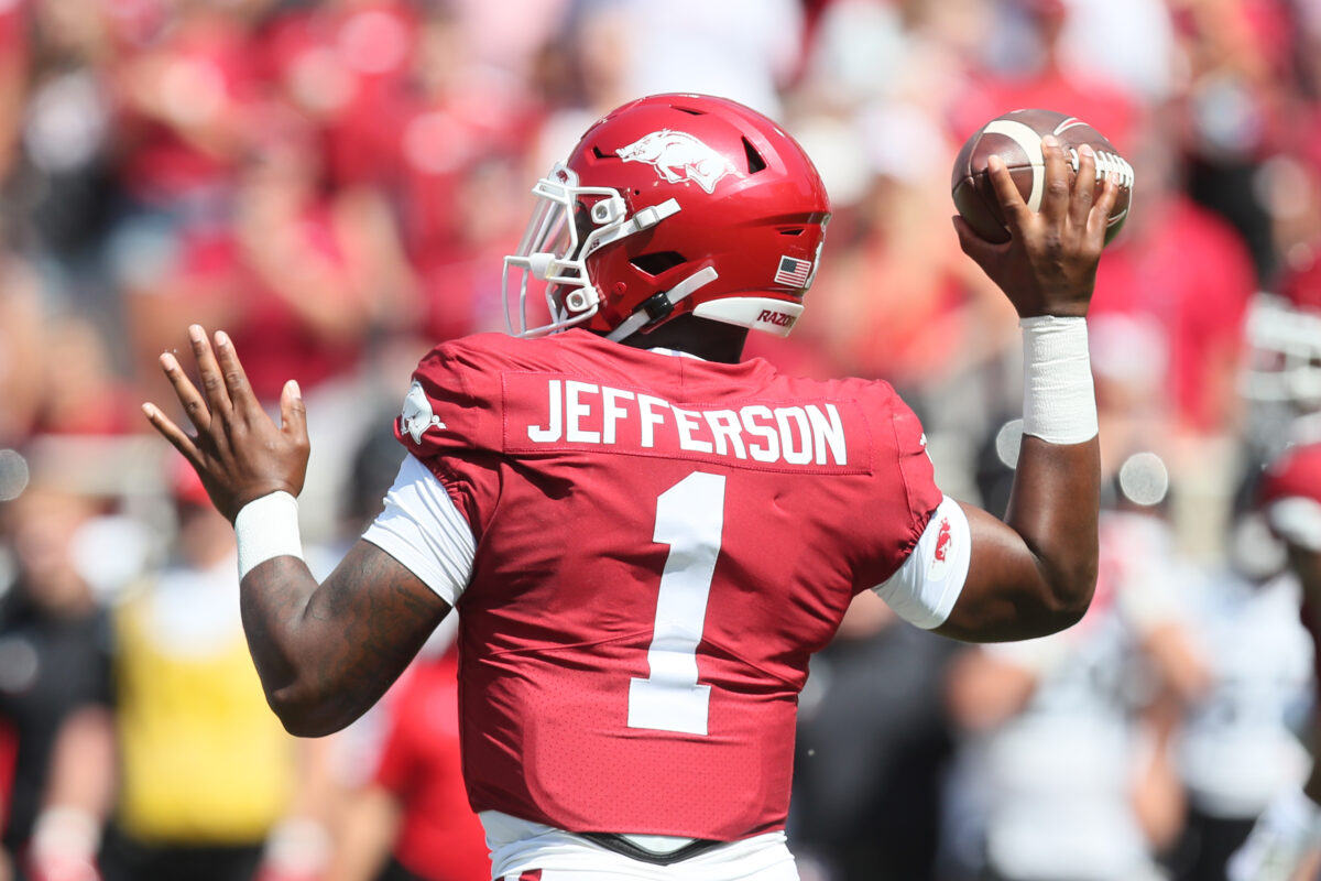 Social media reacts to KJ Jefferson’s jump-pass touchdown
