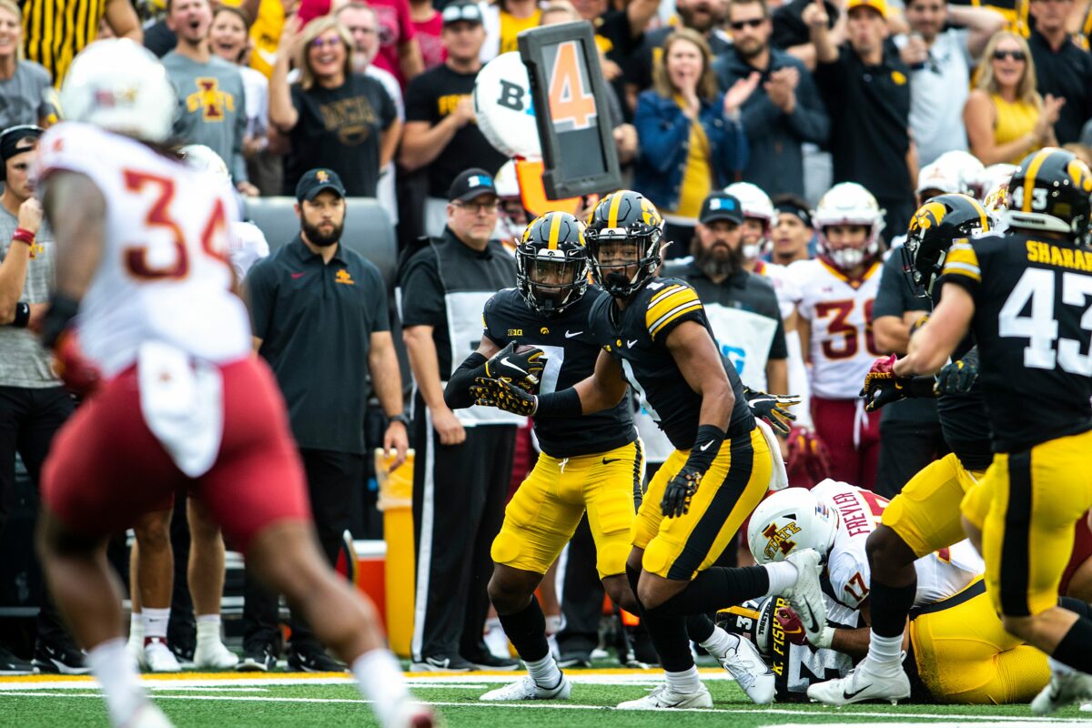 WATCH: Iowa uses blocked punt, pair of turnovers to lead at halftime over Iowa State 7-3
