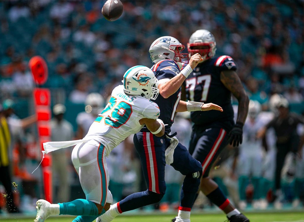 This is the play where Patriots QB Mac Jones got injured