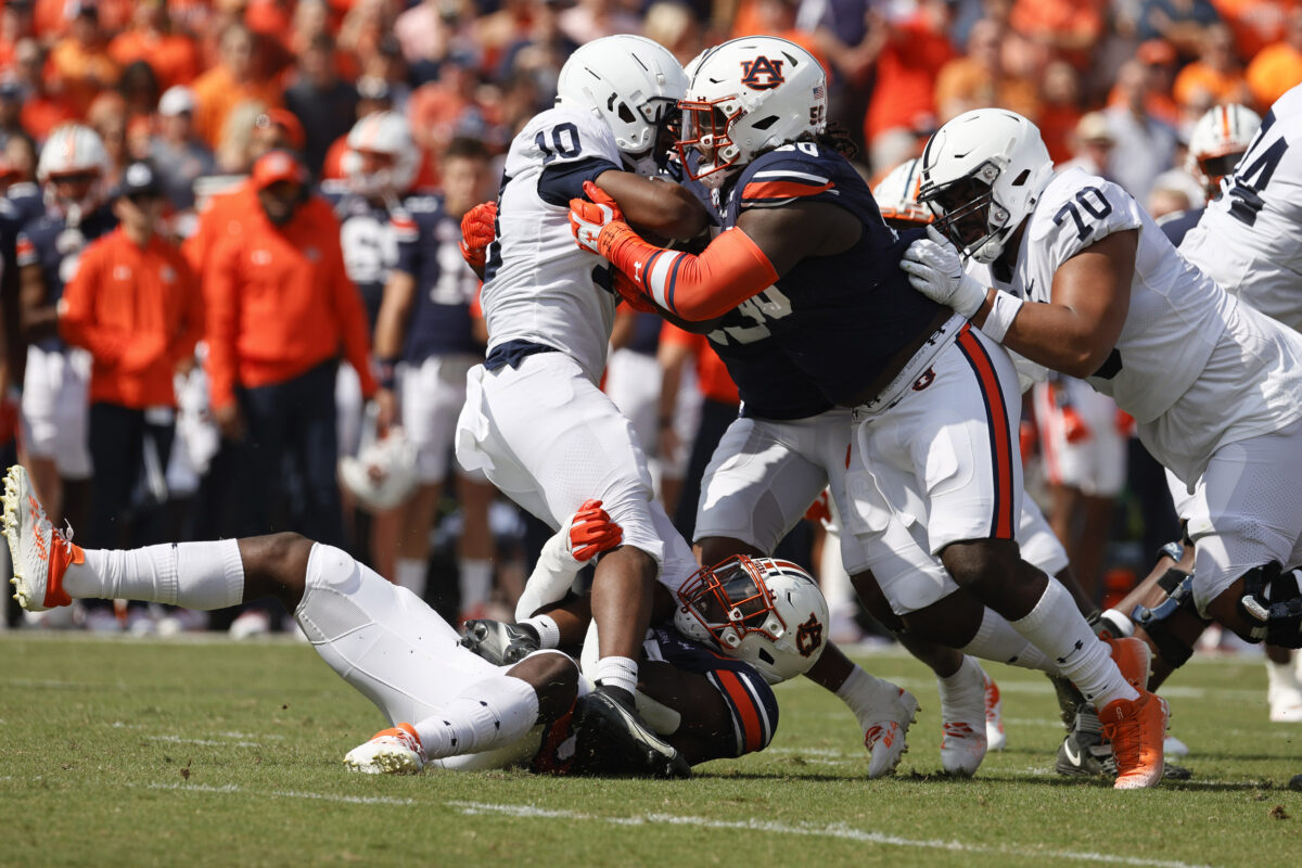 Auburn player wins defensive lineman SEC Player of the Week award