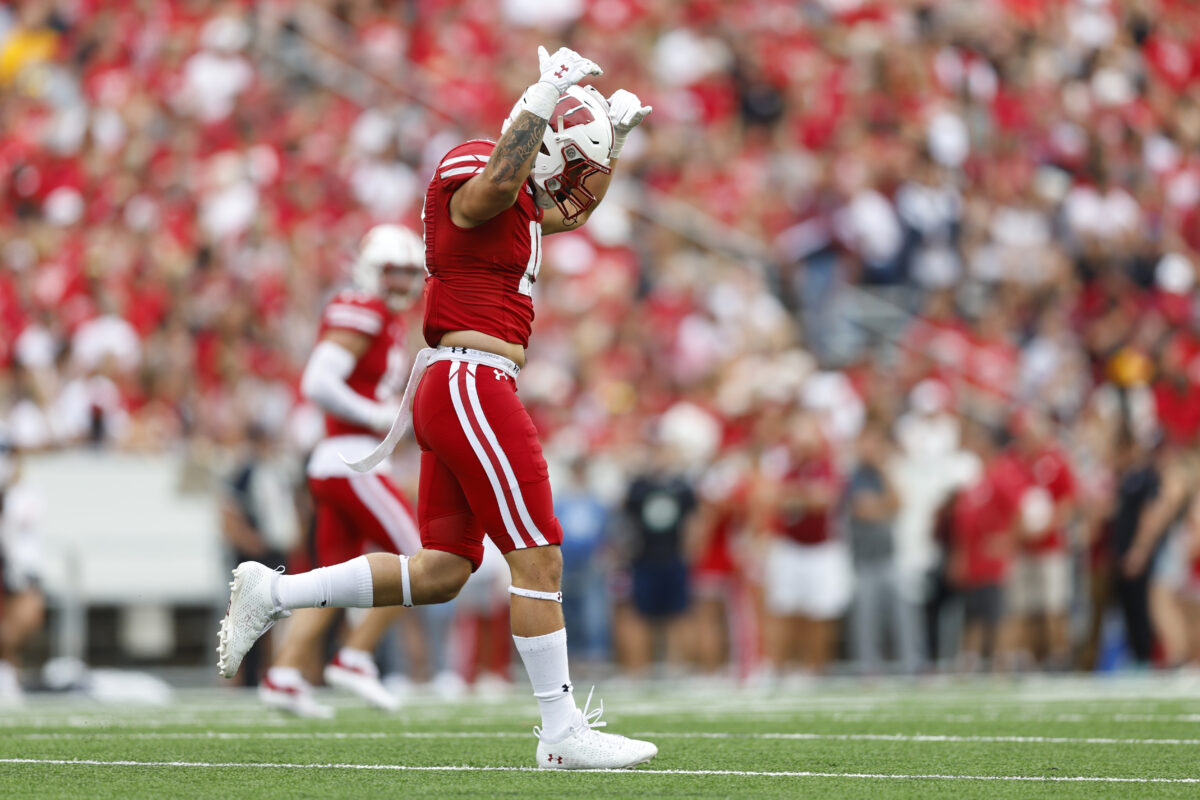 LOOK: Wisconsin rebounds against New Mexico State 66-7