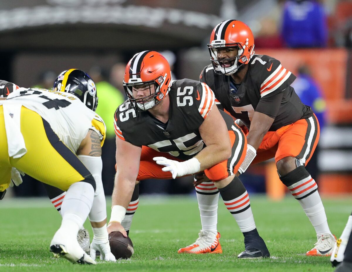 Kevin Stefanski says Jacoby Brissett’s leadership has been a boon for Browns through three weeks