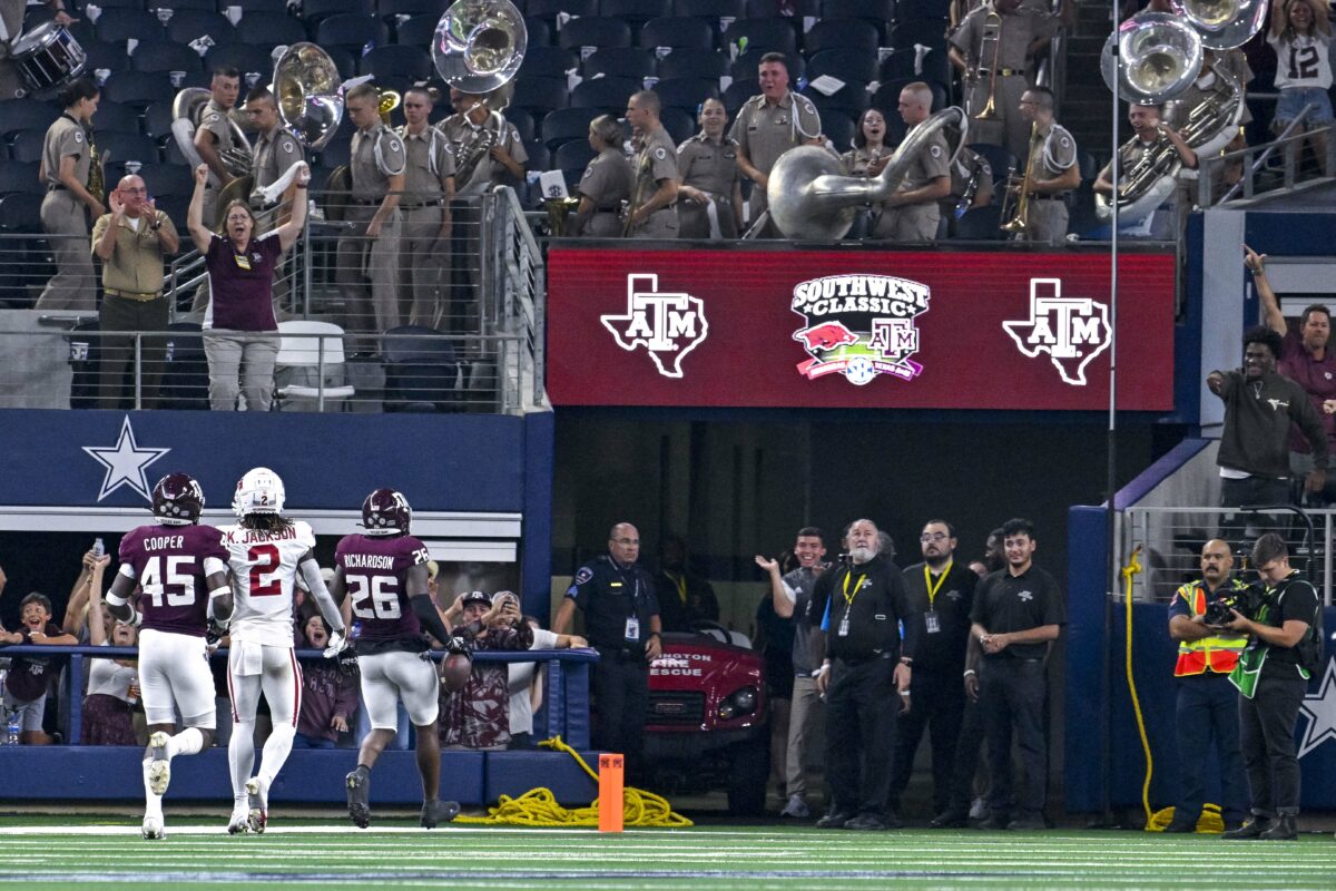 Social Media reacts to A&M’s wild scoop and score