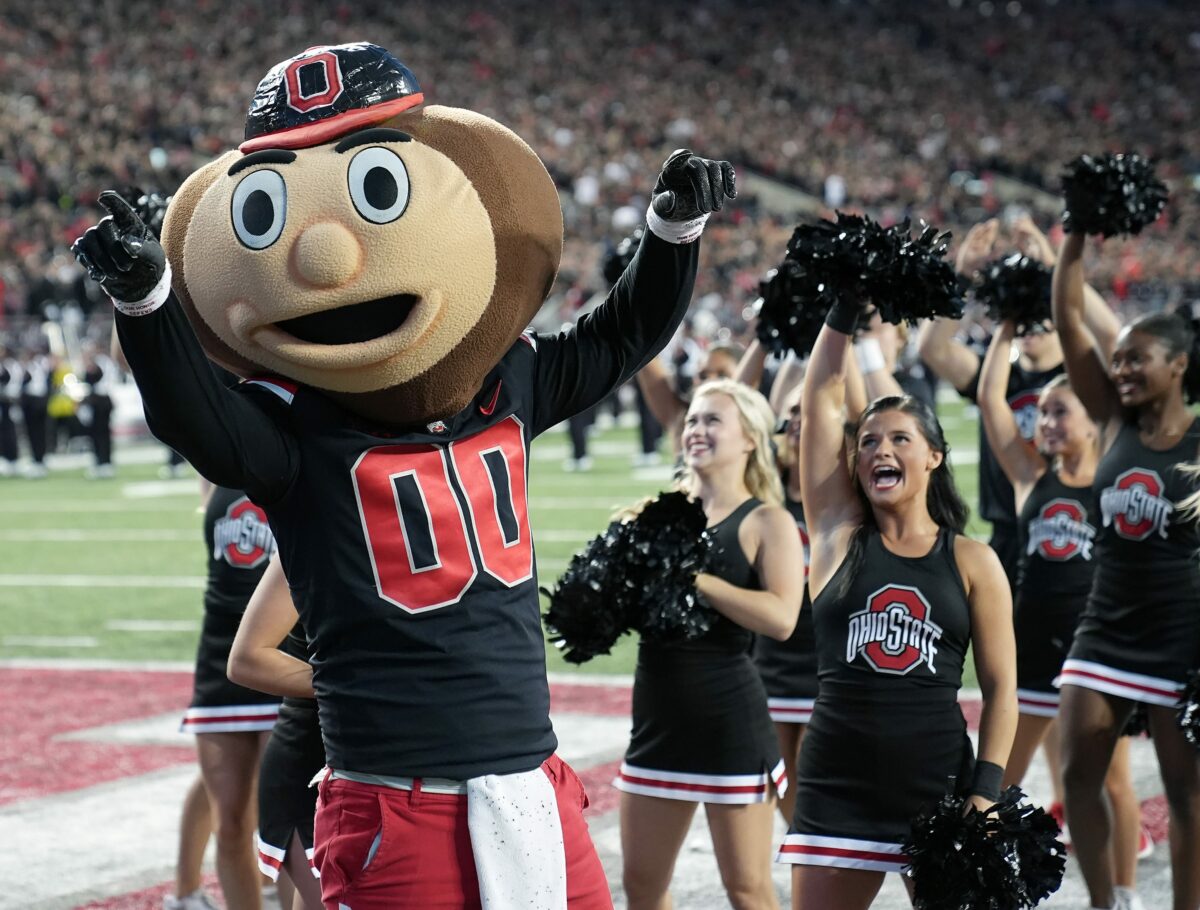 Twitter reacts to Brutus the Buckeye getting leveled