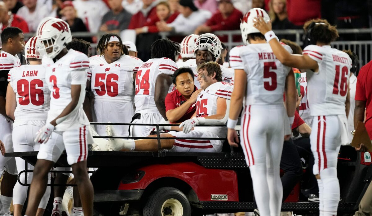 REPORT: Wisconsin TE Clay Cundiff suffers significant leg injury